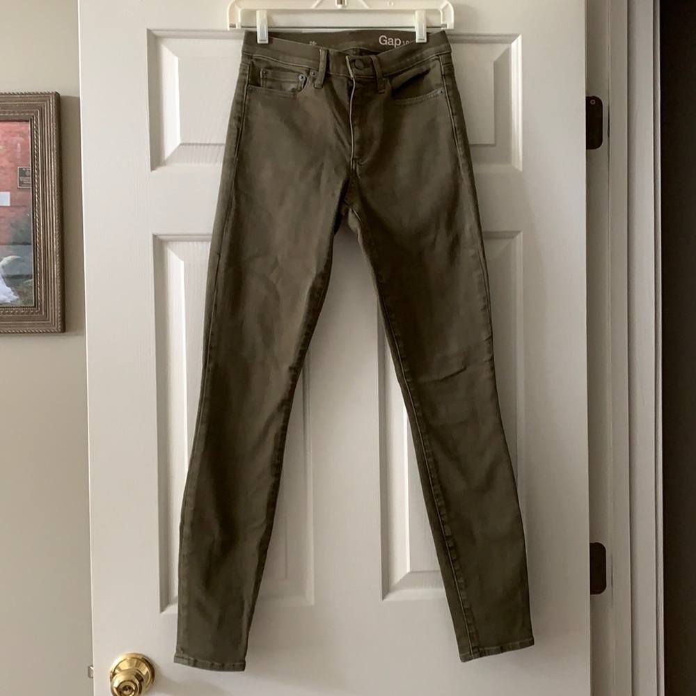Gap size 4 olive green skinny jeans